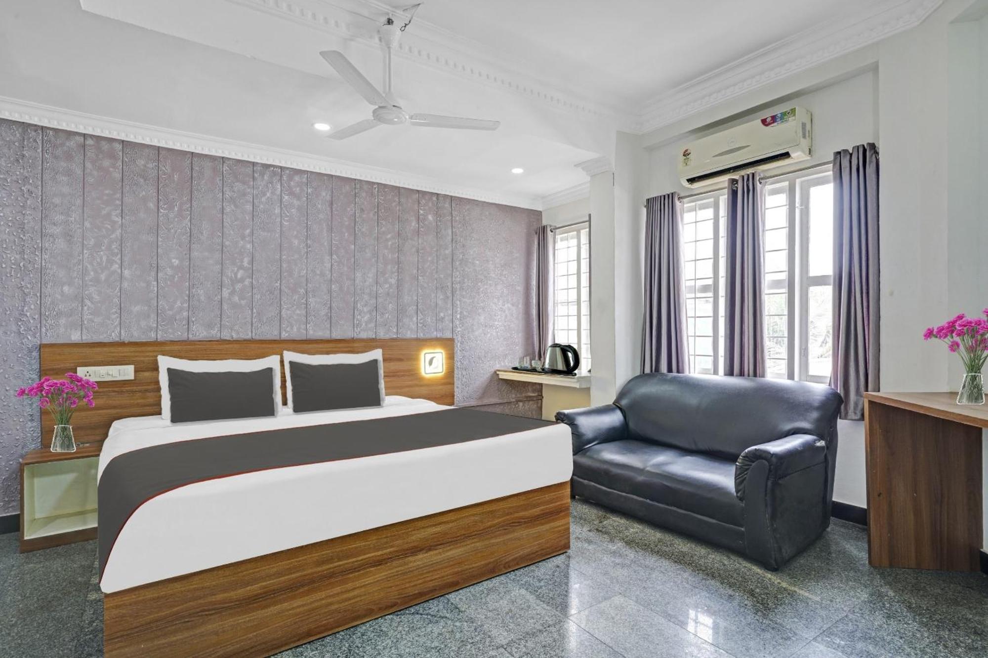 Capital O Rayan Plaza Hotell Kochi Exteriör bild