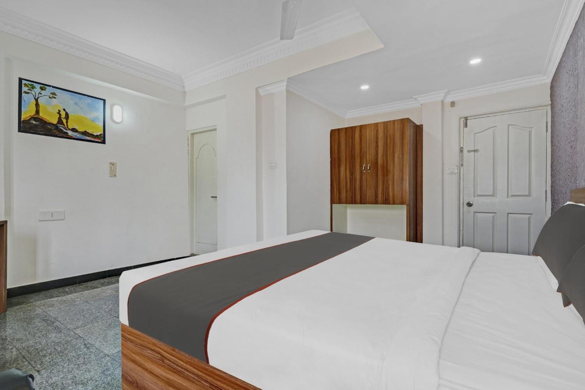 Capital O Rayan Plaza Hotell Kochi Exteriör bild