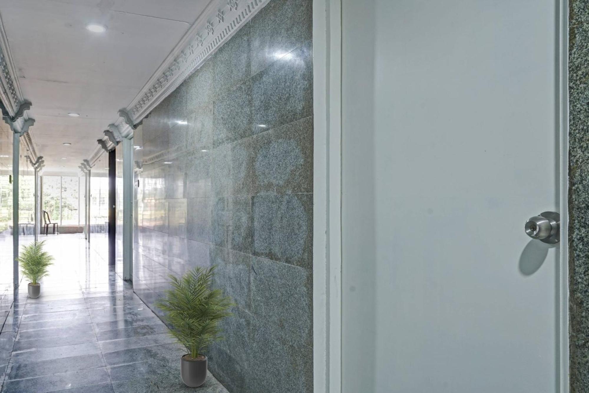 Capital O Rayan Plaza Hotell Kochi Exteriör bild