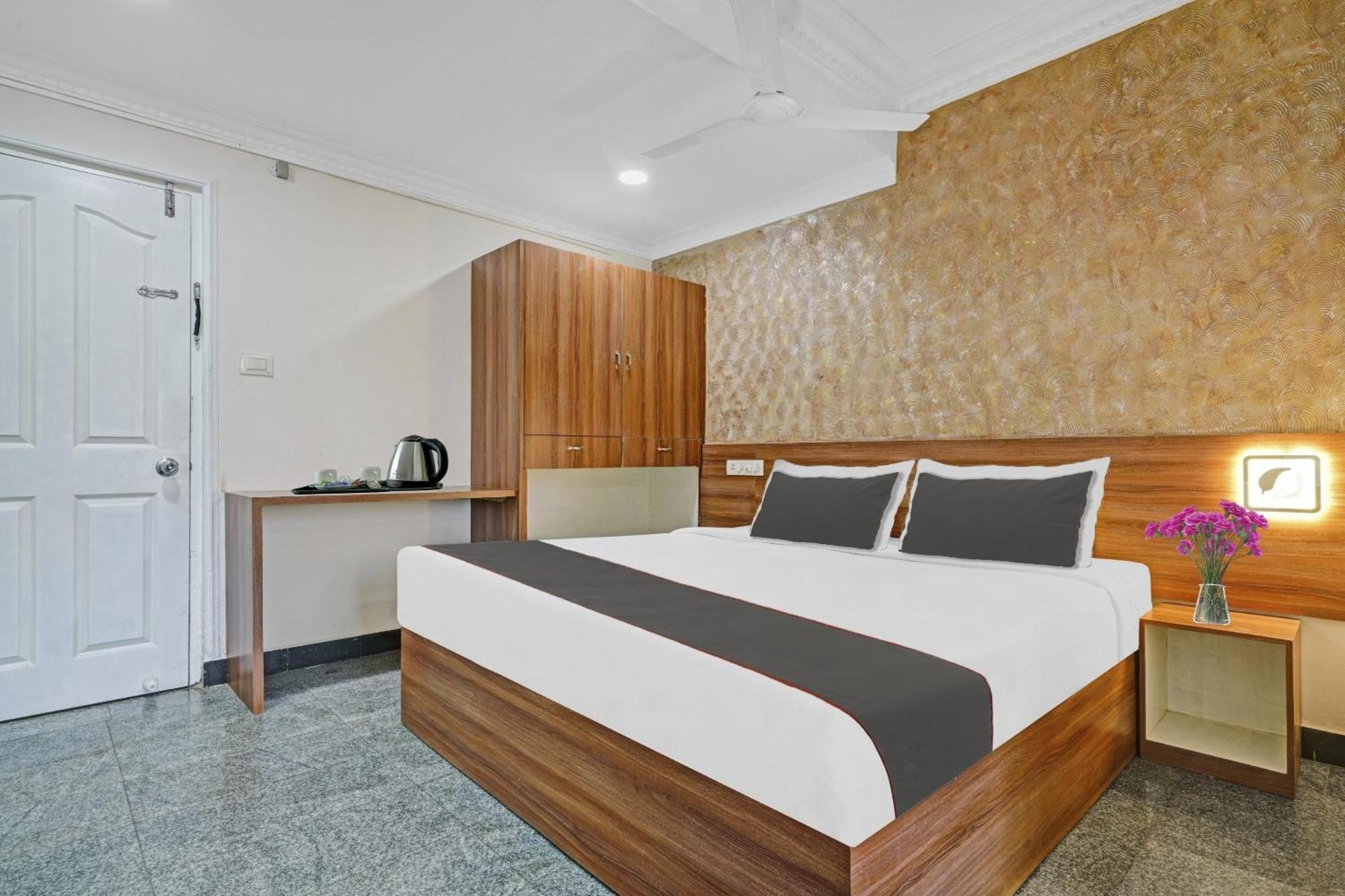 Capital O Rayan Plaza Hotell Kochi Exteriör bild