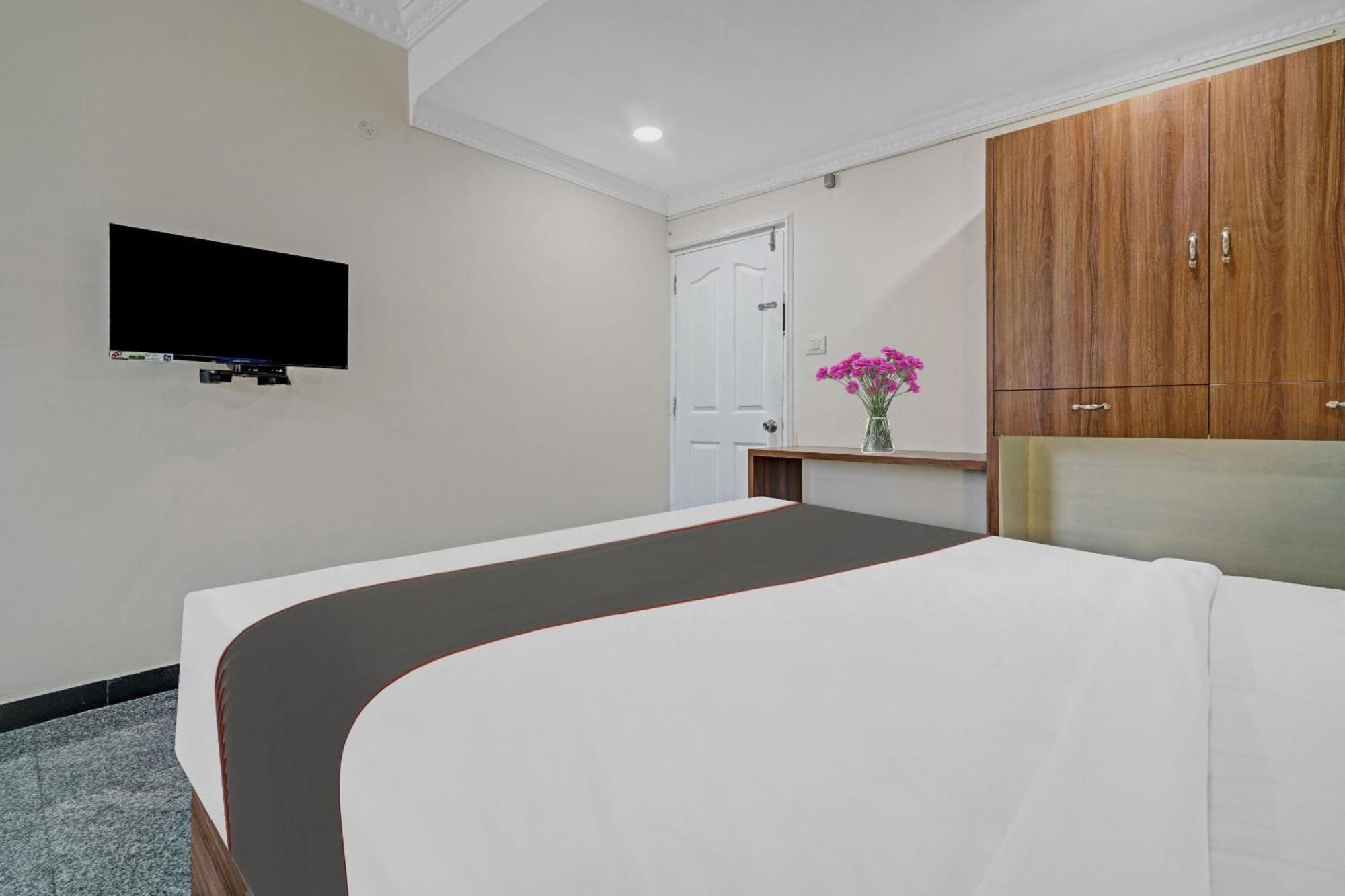 Capital O Rayan Plaza Hotell Kochi Exteriör bild