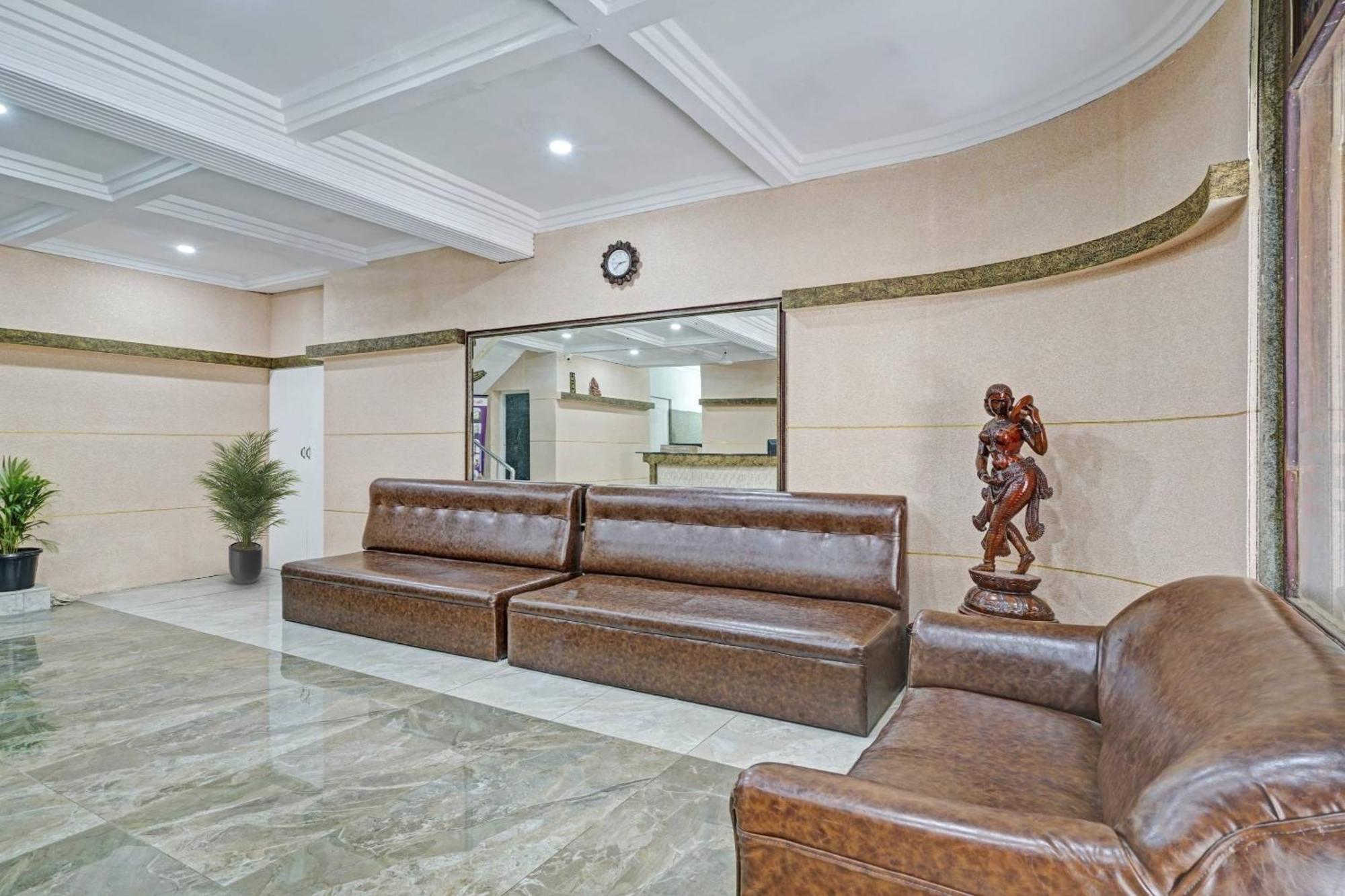 Capital O Rayan Plaza Hotell Kochi Exteriör bild