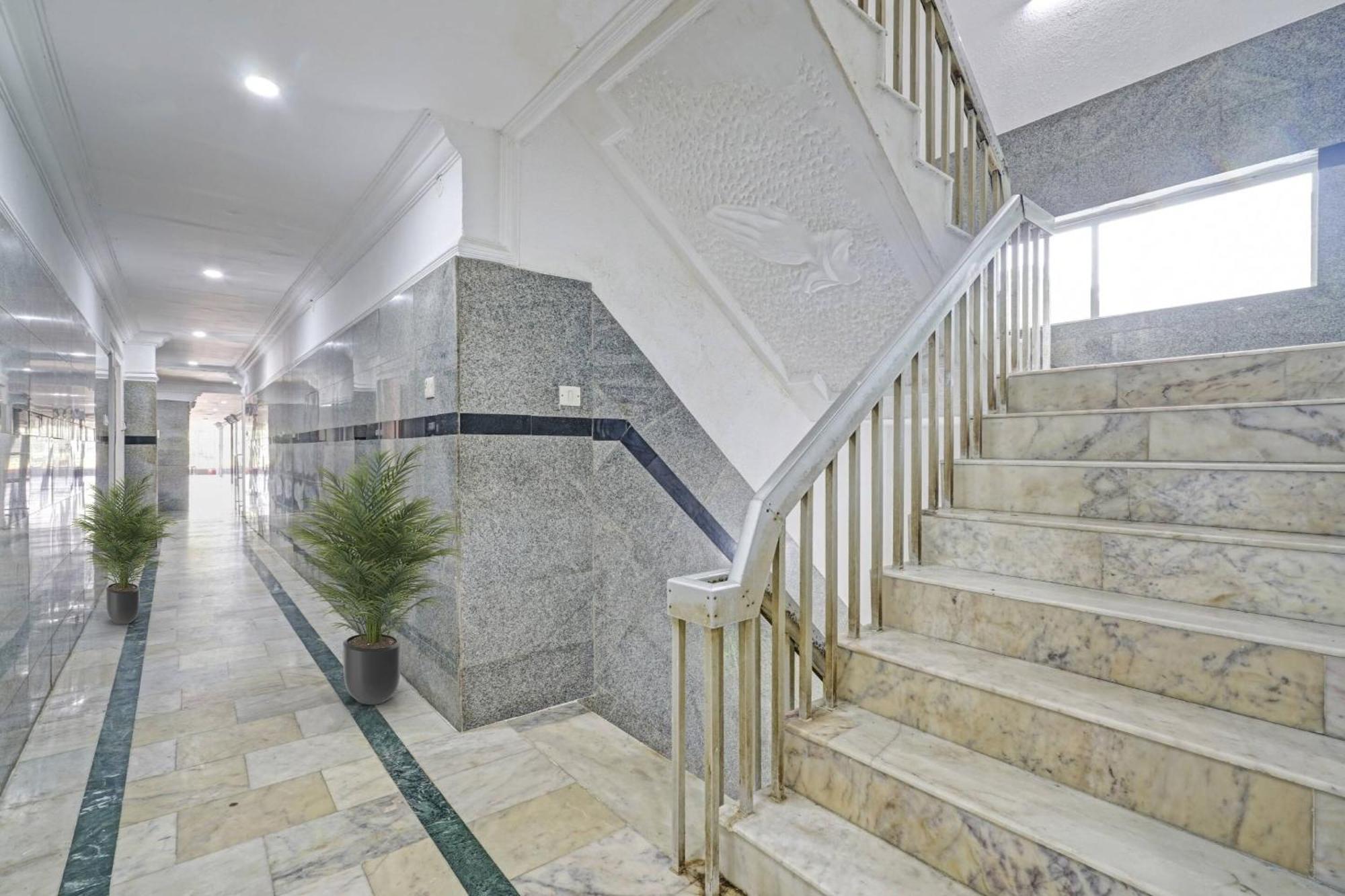 Capital O Rayan Plaza Hotell Kochi Exteriör bild
