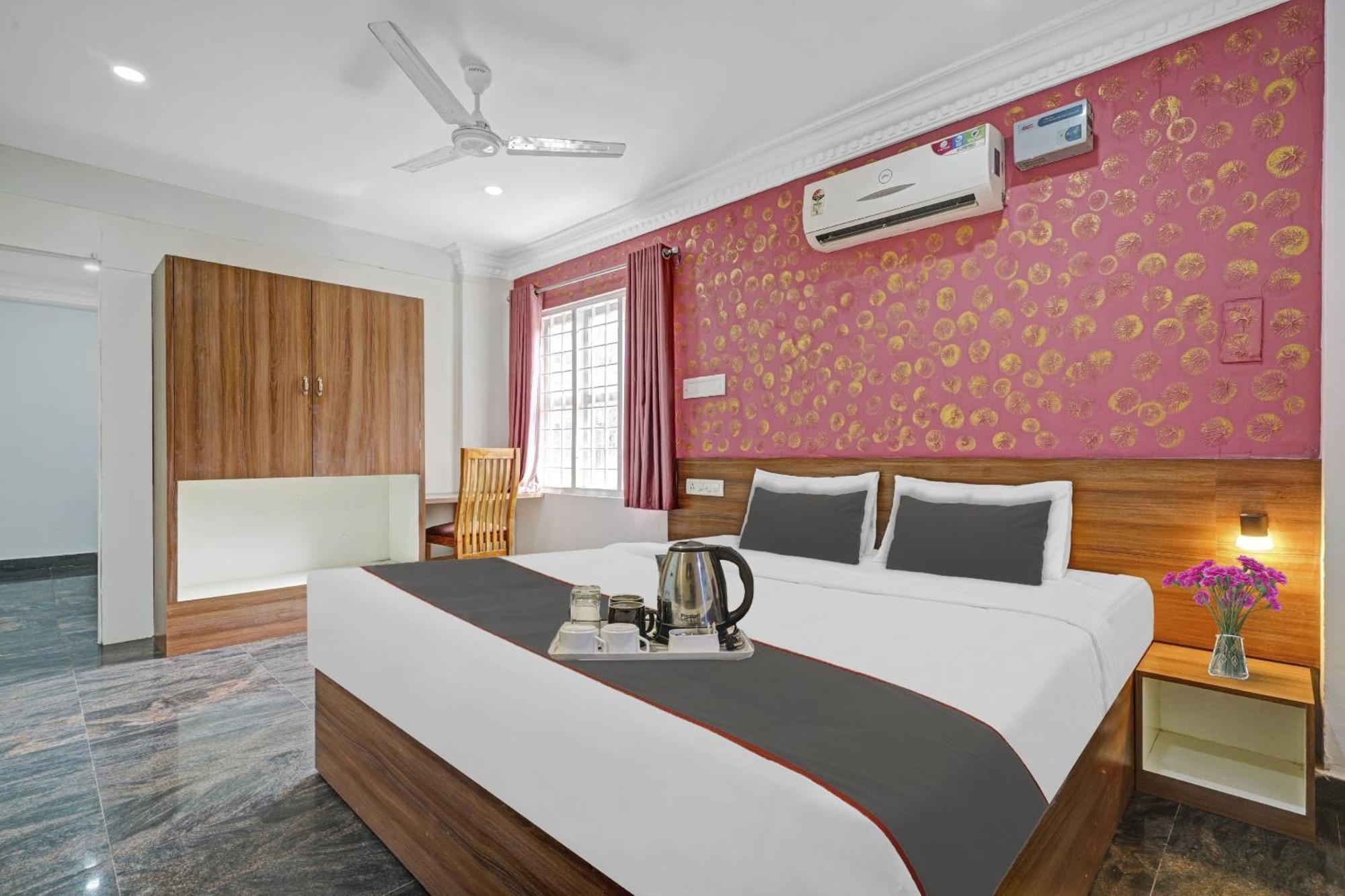 Capital O Rayan Plaza Hotell Kochi Exteriör bild